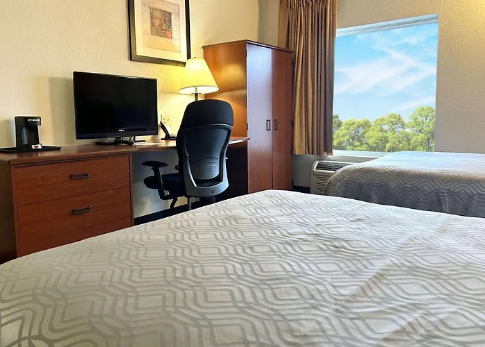 Howard Johnson By Wyndham Urbana