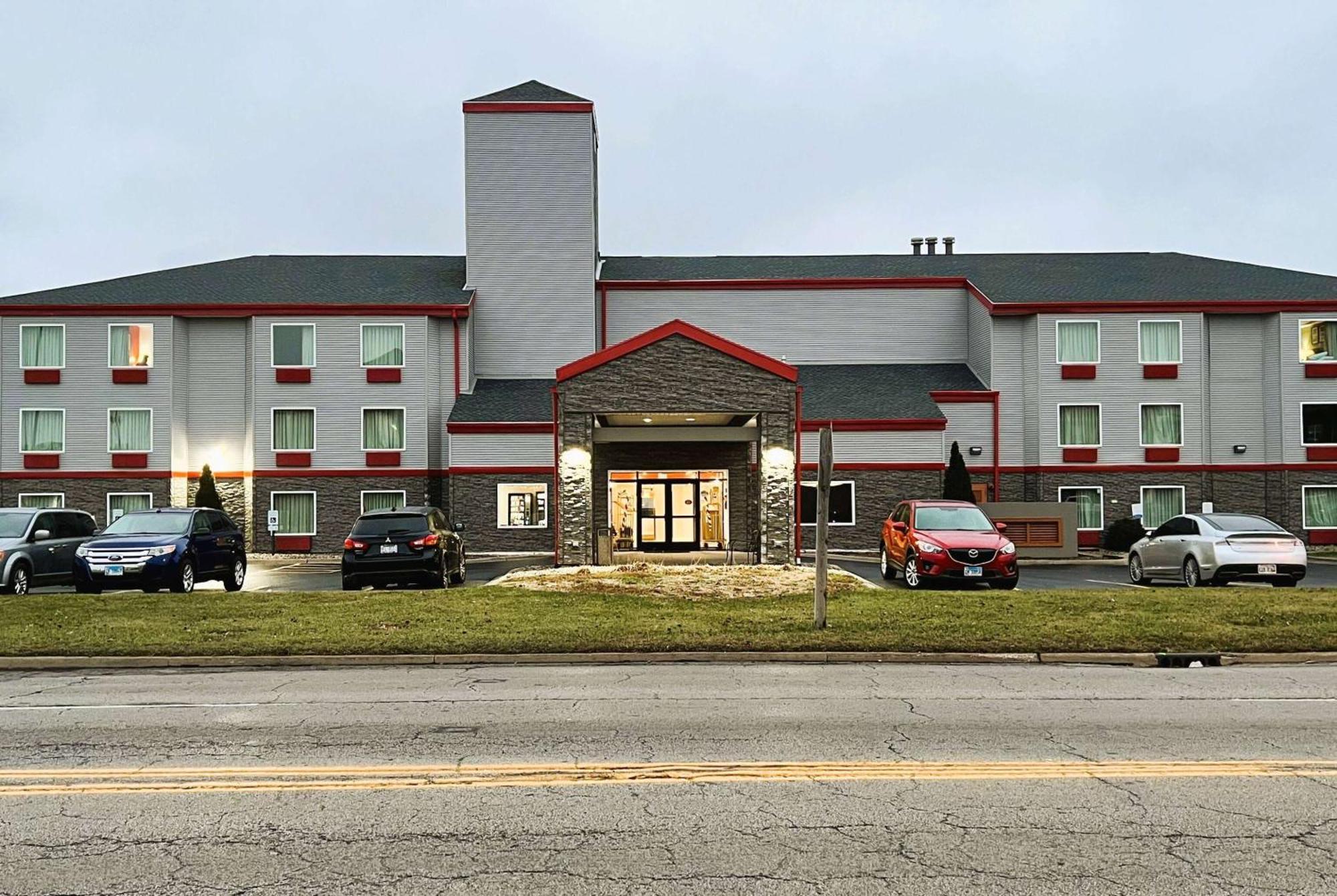 Howard Johnson By Wyndham Hotel