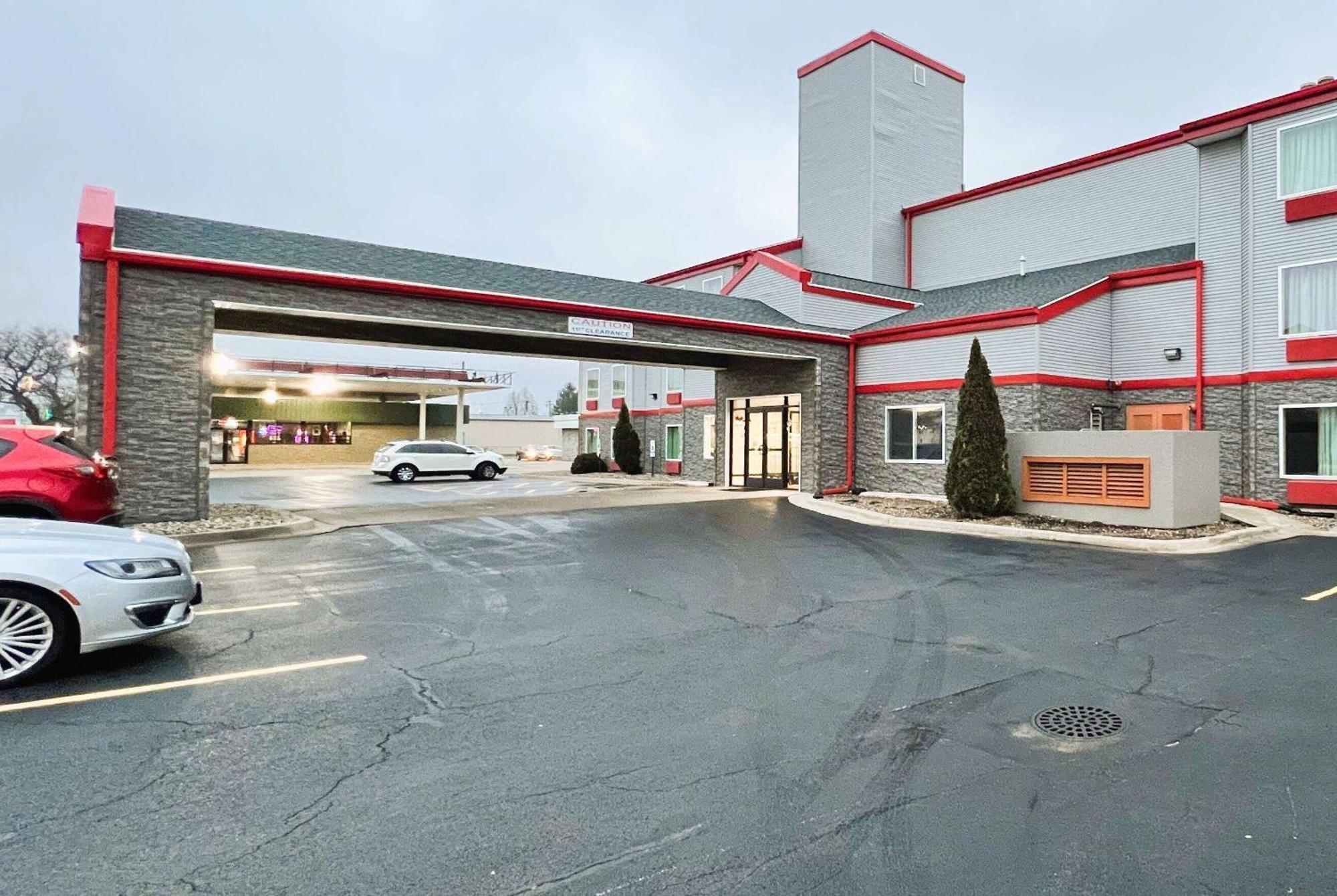 Howard Johnson By Wyndham Hotel 2*