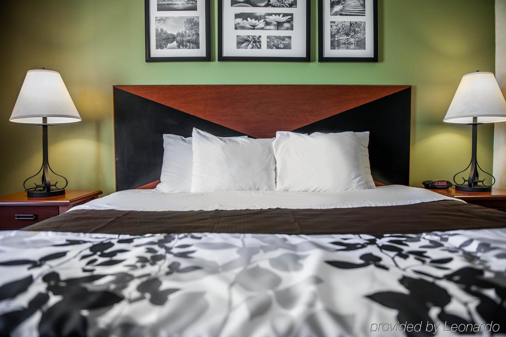 Howard Johnson By Wyndham Hotel