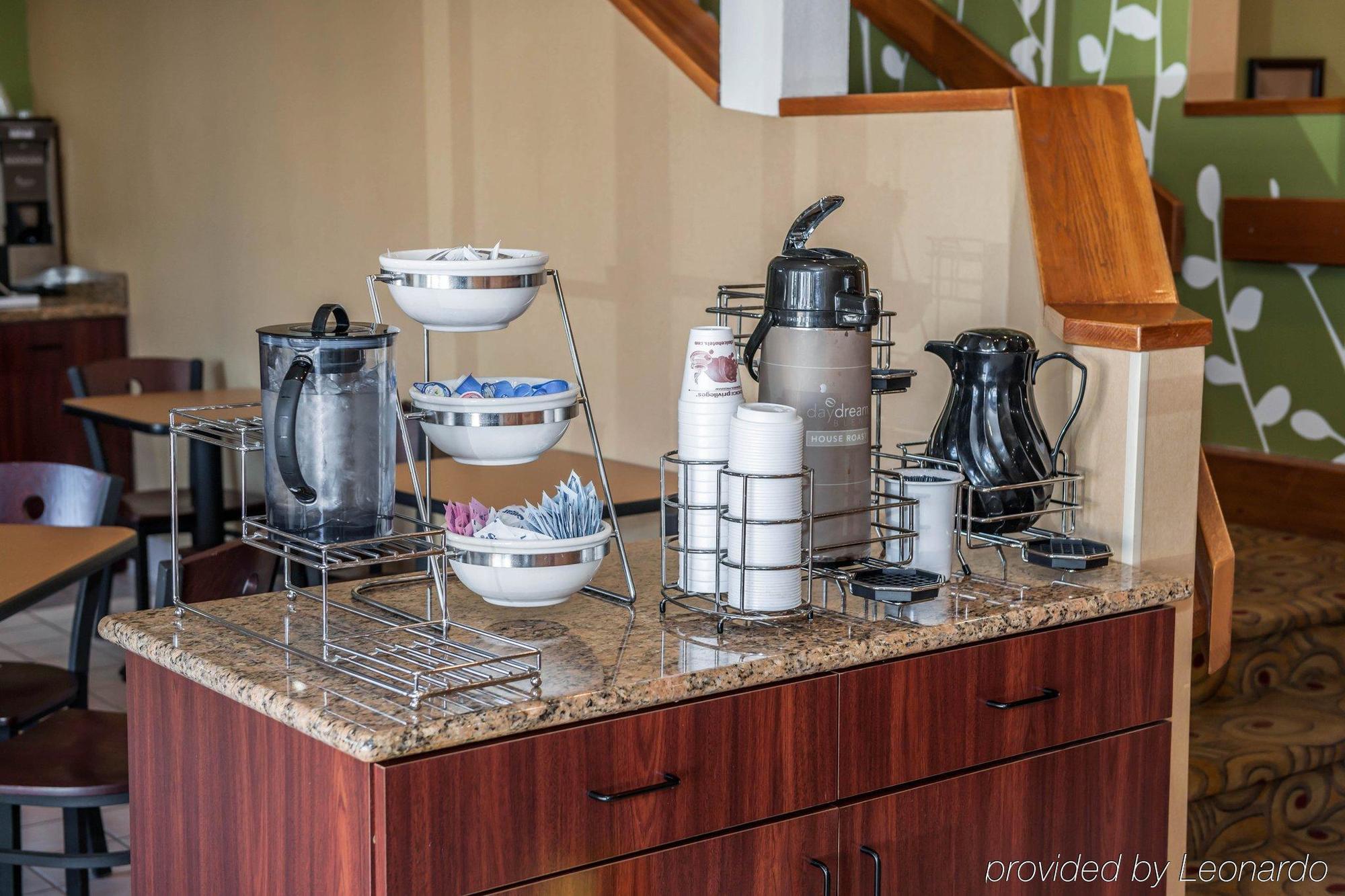 Howard Johnson By Wyndham Urbana
