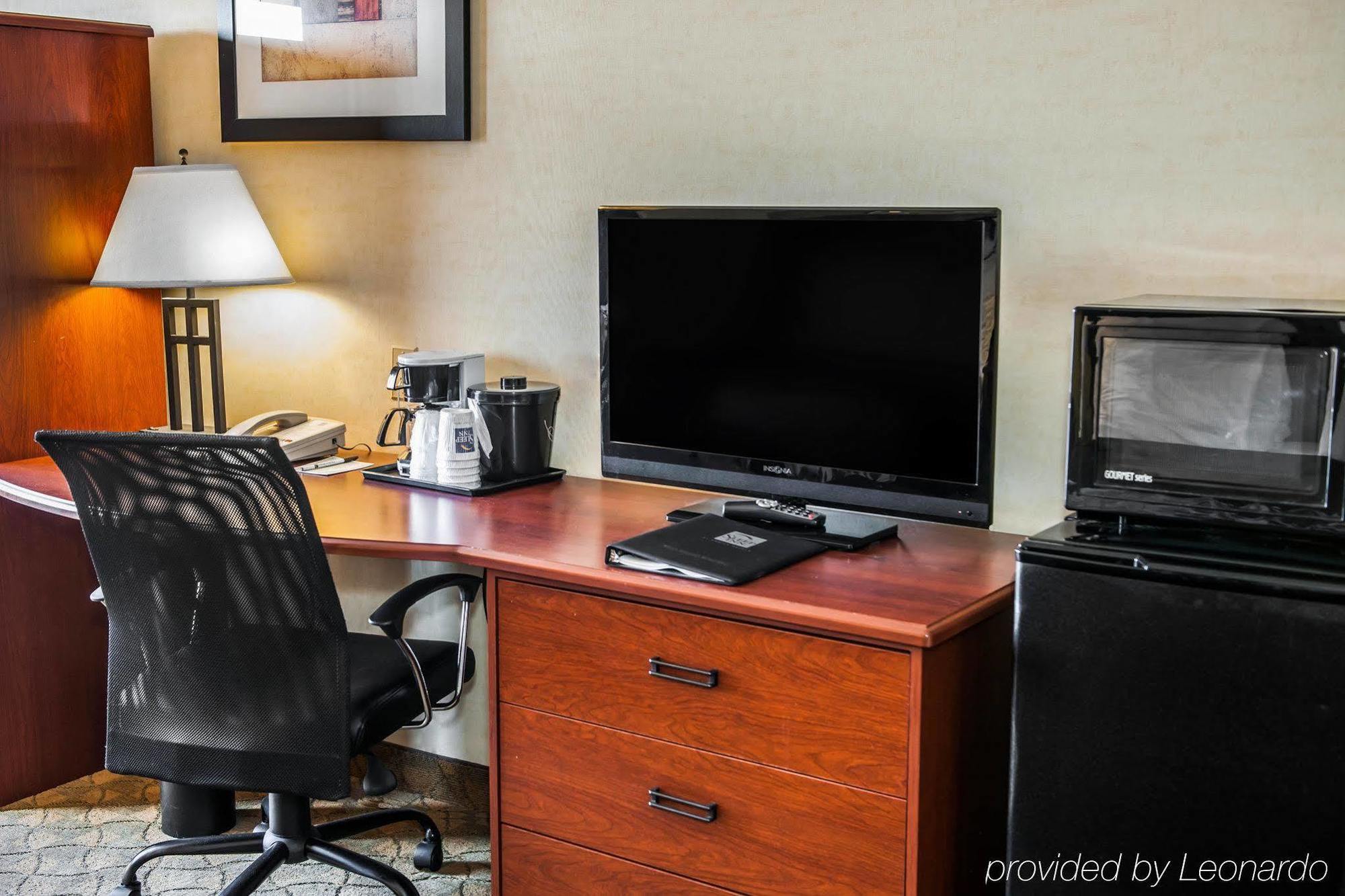 Howard Johnson By Wyndham