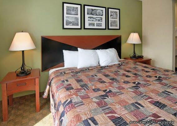 Howard Johnson By Wyndham